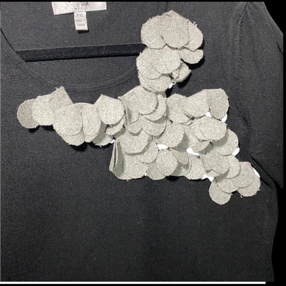 fun Sweater ONE 7 SIX WOMEN’s Black Grey Floral Silhouette Sweater PXL - Picture 2 of 7